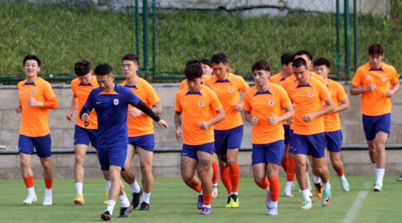 崔康熙重回训练场 球队紧张备战客场对抗沧州雄狮